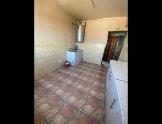 1 BEDROOM APARTMENT FOR SALE IN SPRINGS CENTRAL